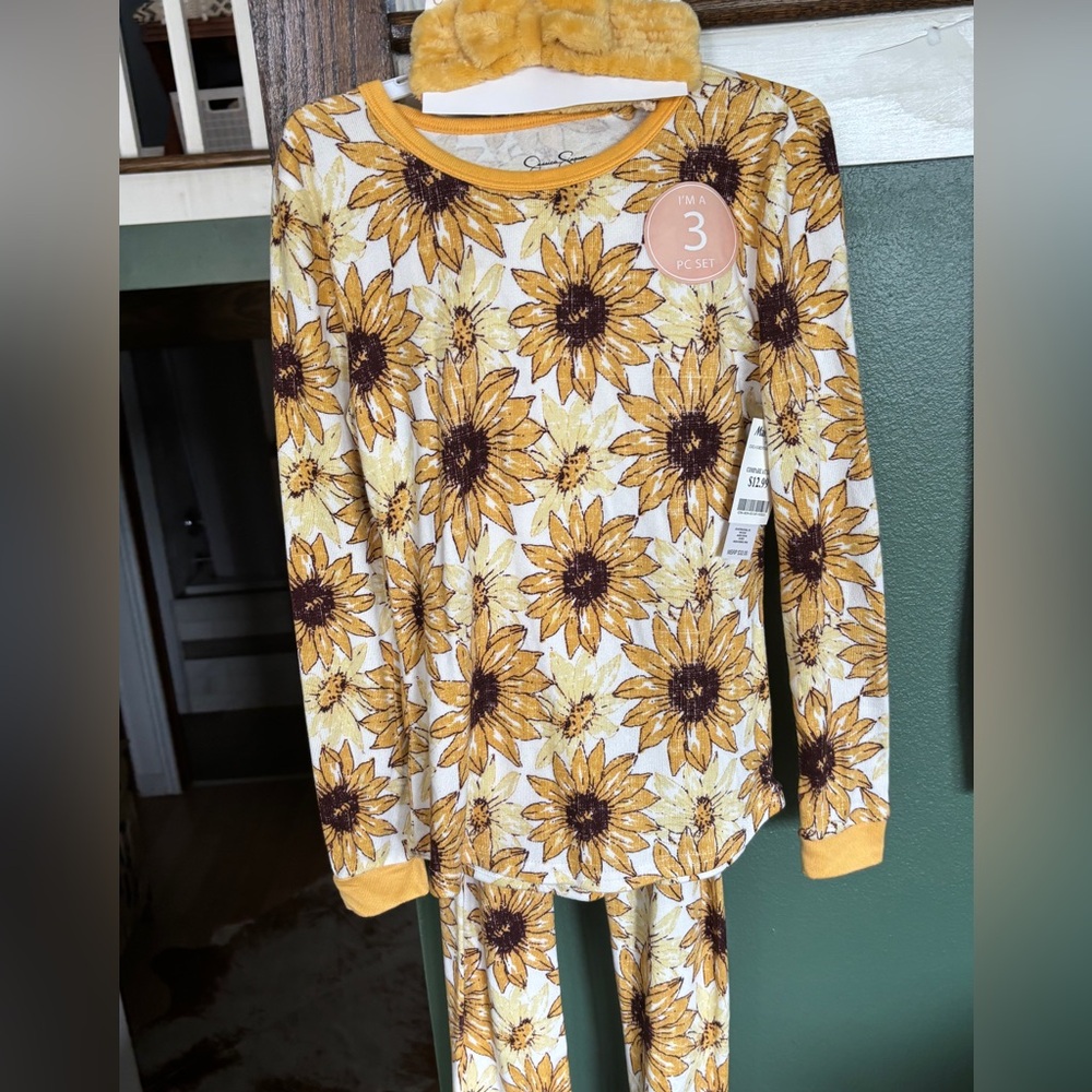 Jessica Simpson 3 Piece Sunflower Print Kids Pajamas